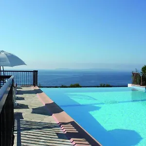 Appartement La Pinède Rez De Jardin Accès Direct Plage Piscine, Le Lavandou